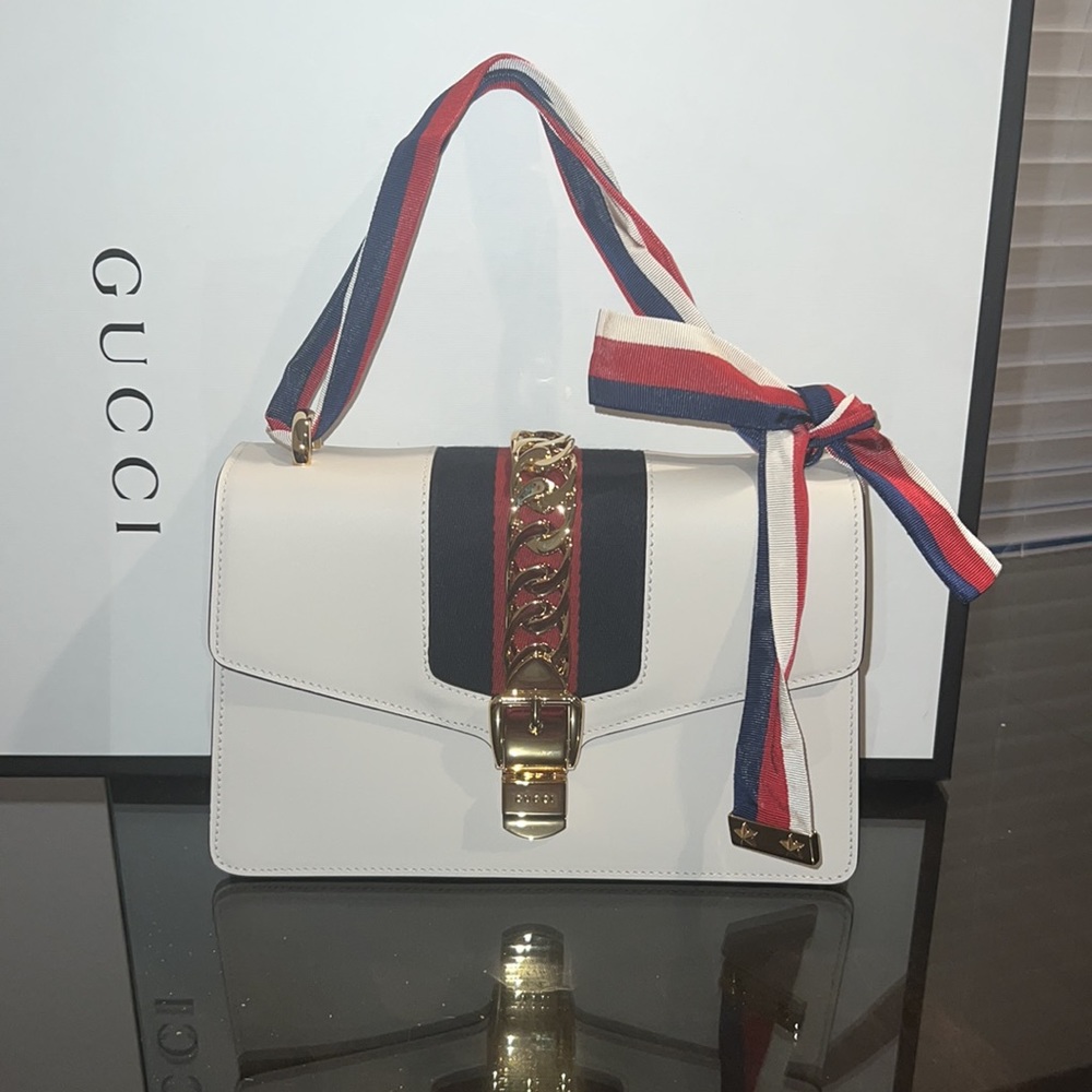 Gucci Sylvie handbag - Picture 4 of 16